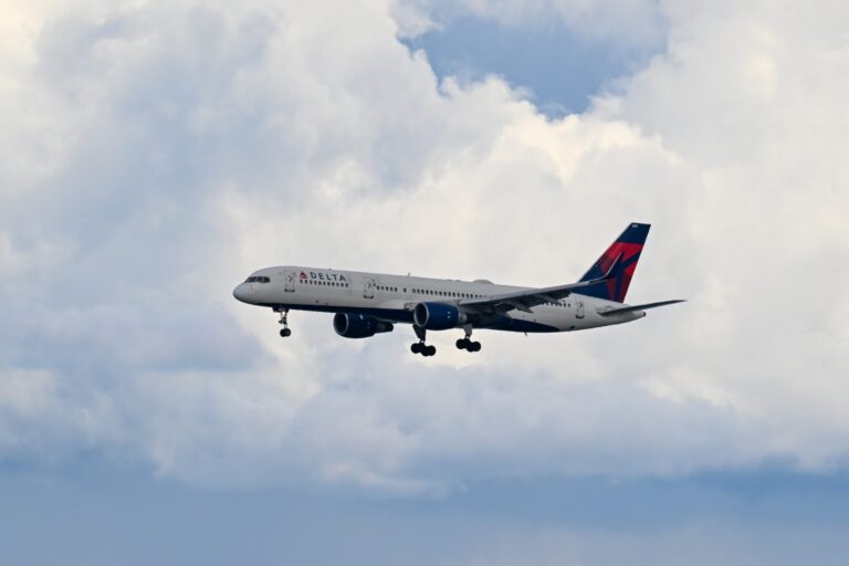 Photos-Delta-Plane-Flipped-Crash-Landing-Toronto-Airport-scaled.jpg